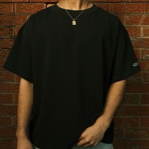 NWOT Men’s thick durable fabric T-shirts from Australia, brand clothing